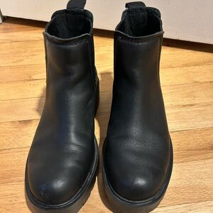 UGG Chelsea Black Ankle Boots - 6M - EUC